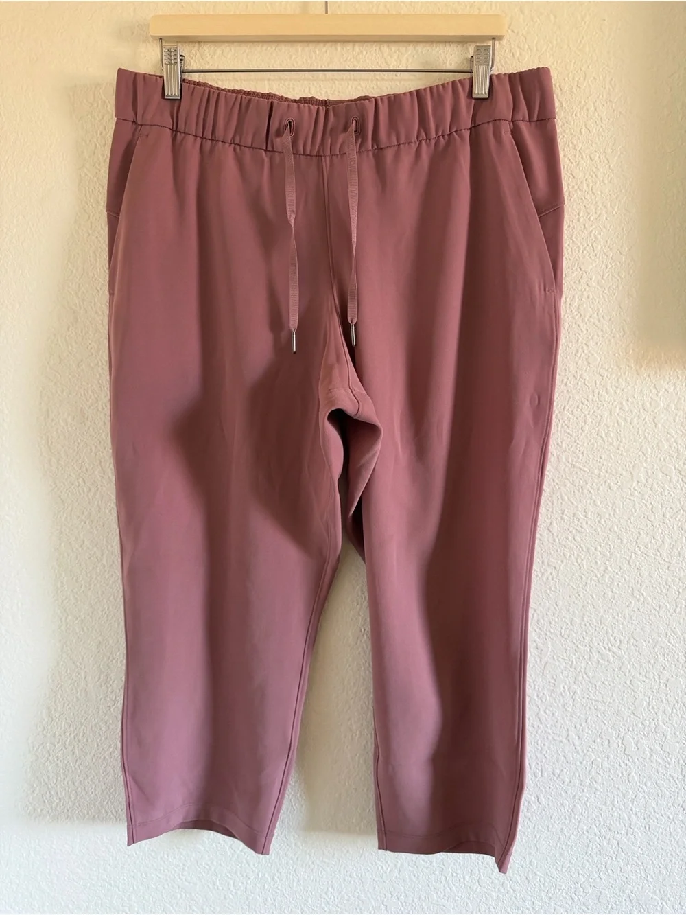 Lululemon On the Fly 7/8 Active Drawstring Pull on Pant Red Dust size 12